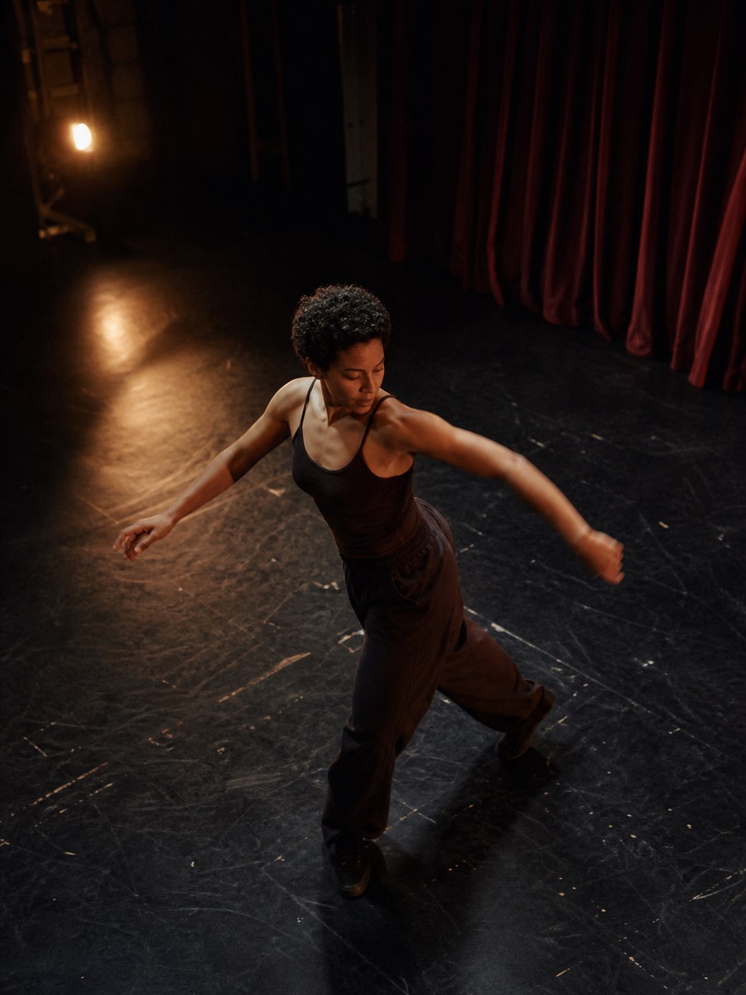 Inez Vale, Movement · Performance